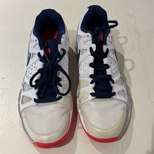 Nike women’s tennis sneaker size 8.5